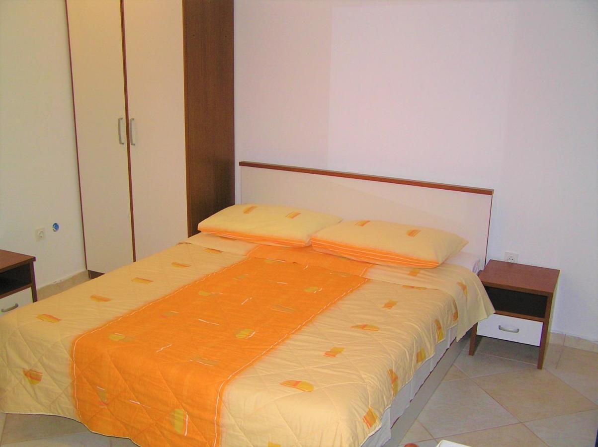 Apartment House Helena Primosten Exterior photo