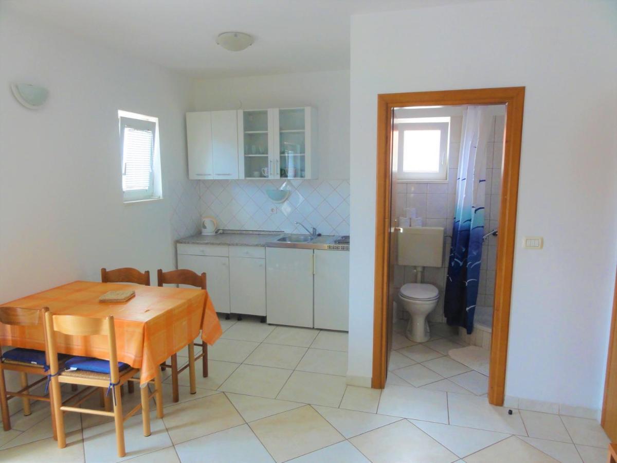 Apartment House Helena Primosten Exterior photo