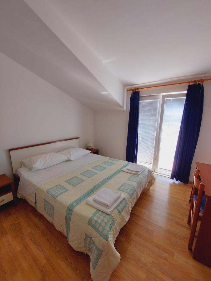 Apartment House Helena Primosten Exterior photo