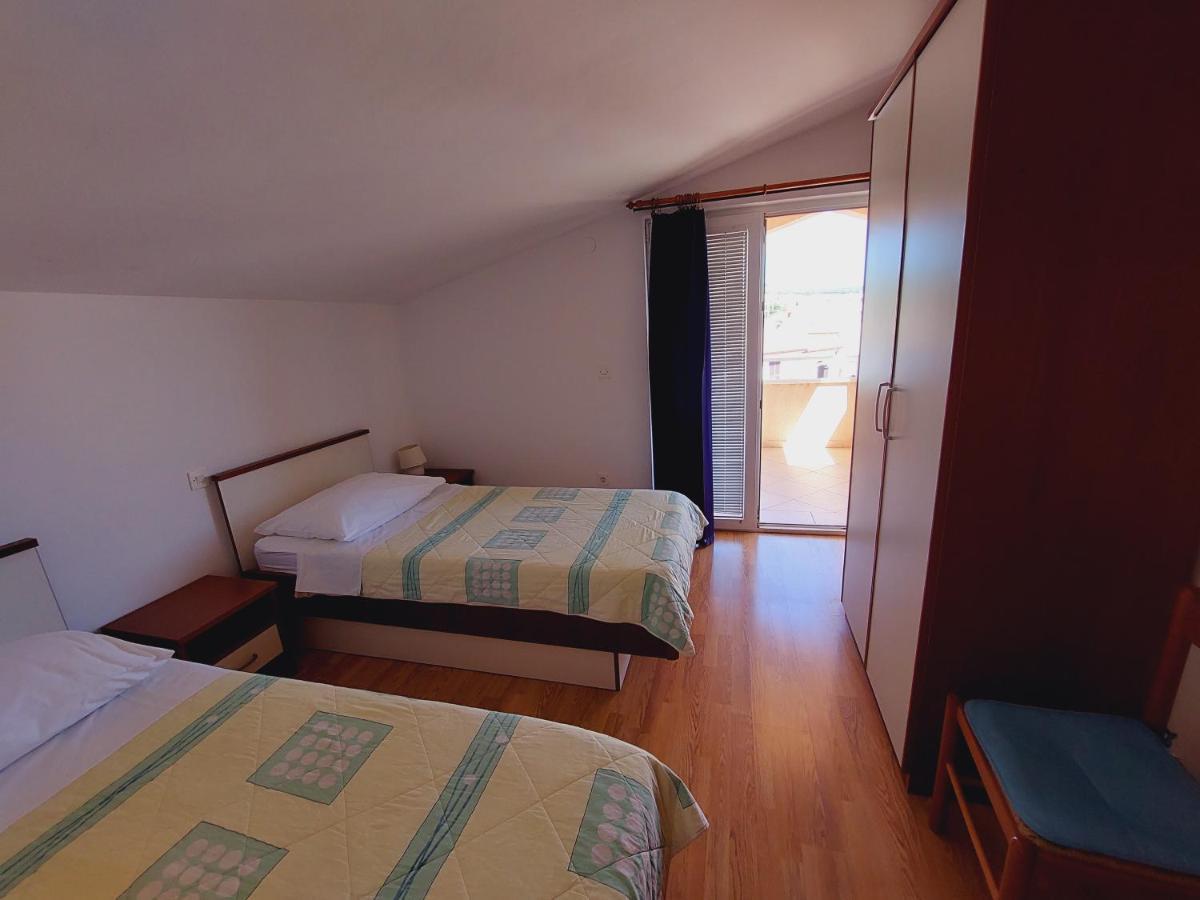 Apartment House Helena Primosten Exterior photo