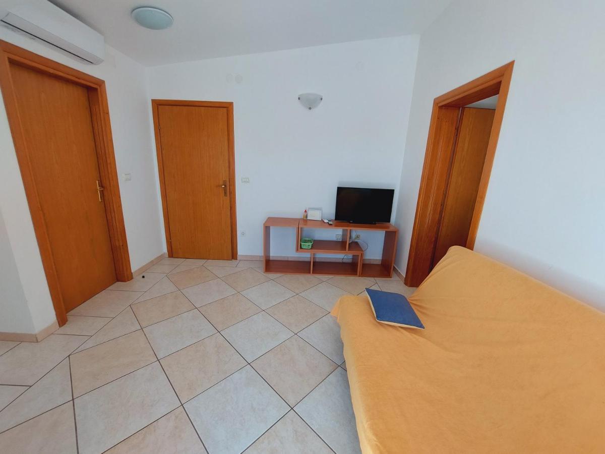 Apartment House Helena Primosten Exterior photo