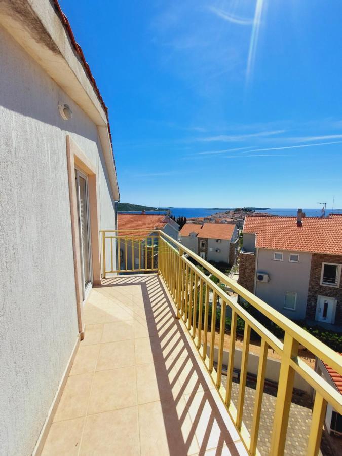 Apartment House Helena Primosten Exterior photo
