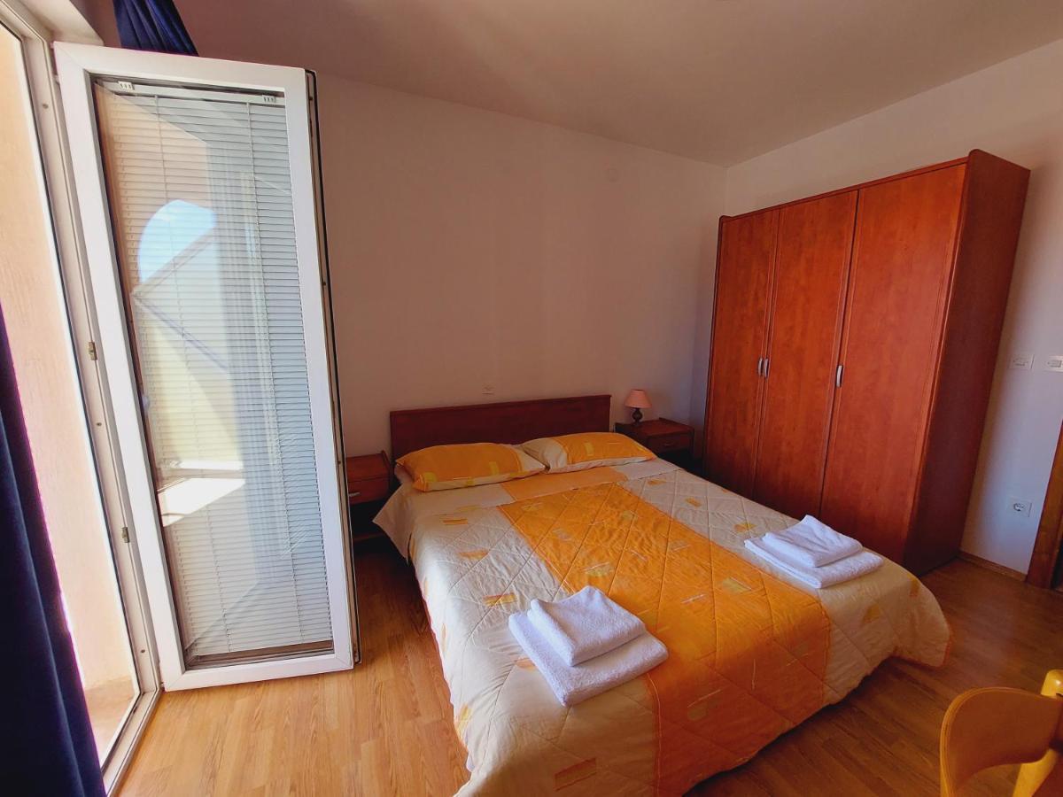 Apartment House Helena Primosten Exterior photo
